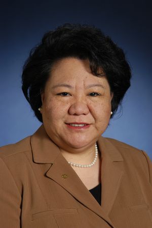 梅太 - Mui, Rowena